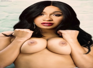 Fake : Cardi B